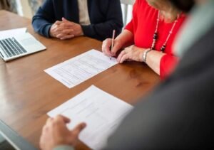 The Role of Technology in Modern Commercial Real Estate Broker Jobs