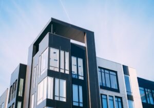 Advantages of Leasing an Apartment Versus Purchasing a Home