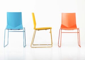 Pros and Cons of Different Materials in Modern Outdoor Dining Chairs