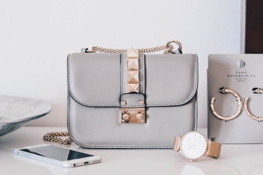 Where Women's Handbag Fashion Meets Timeless Elegance