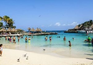 The Top 4 Best Resorts in Grand Cayman