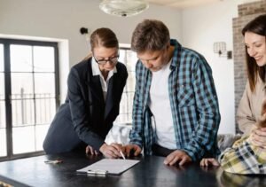 The Benefits of Working With a Real Estate Agent for Property Buyers