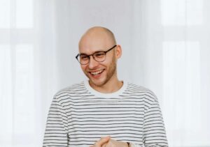 How to Choose the Right Frames for Your Face Shape