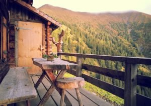 Custom Deck Building for Beautiful and Functional Outdoor Areas