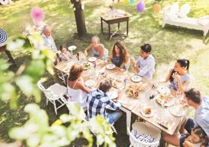 creative ways to serve drinks and food at a birthday party